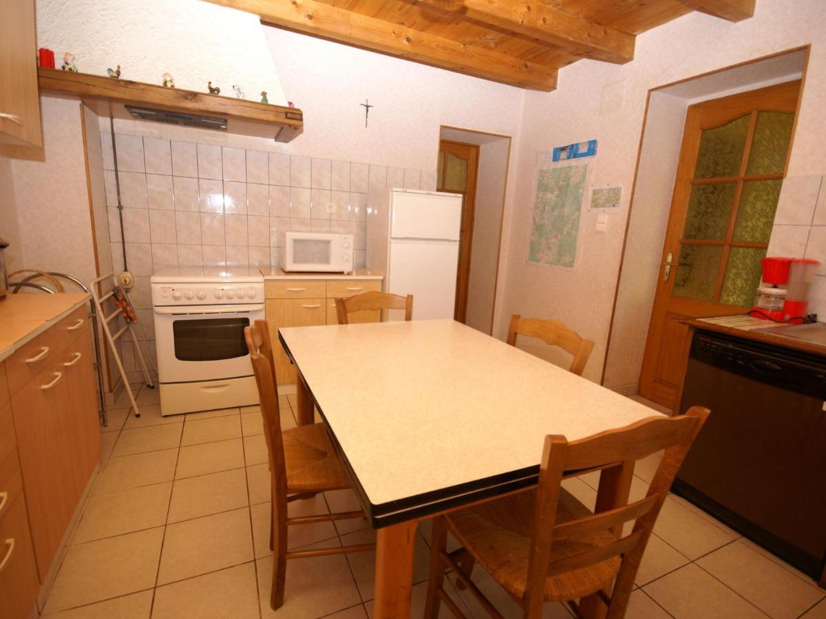 Spacious Holiday Home Near The Forest Esmoulieres Экстерьер фото