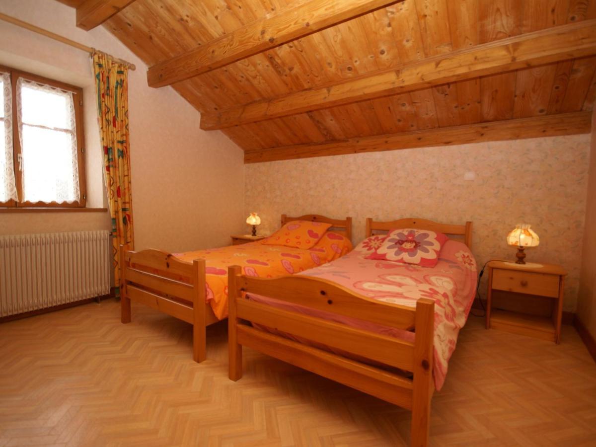 Spacious Holiday Home Near The Forest Esmoulieres Экстерьер фото